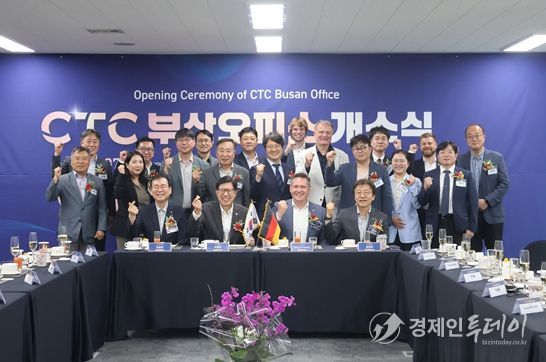 부산테크노파크 김형균 원장, 부산광역시 박형준 시장, CTC 마크 페테(Marc Fette) CEO, 대한항공 정현보 상무