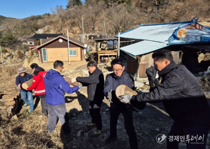 ‘사랑의 땔감 나누어주기’ 행사