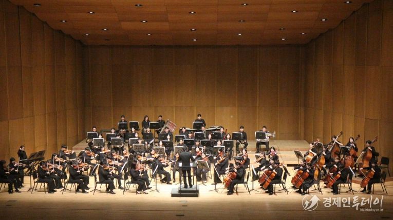 드보르작 교향곡과 유럽 왈츠로 선보이는 봄맞이 클래식 무대
