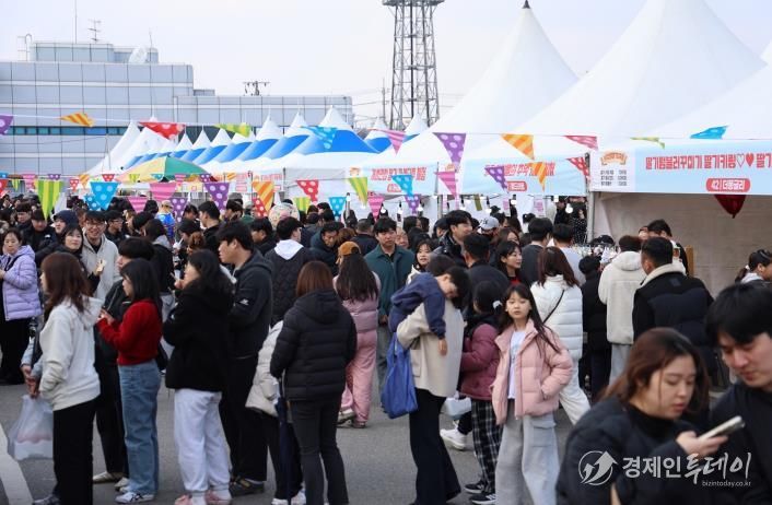 완주문화재단 딸기 디저트 총집합… 3월 6일 완주삼례딸기대축제 개막